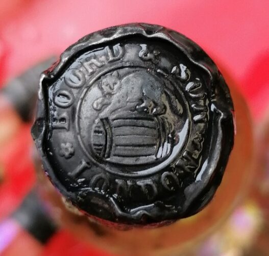 Intact Boord and Son London lead seal on SS Mantola gin bottle, Cat and Barrel motif