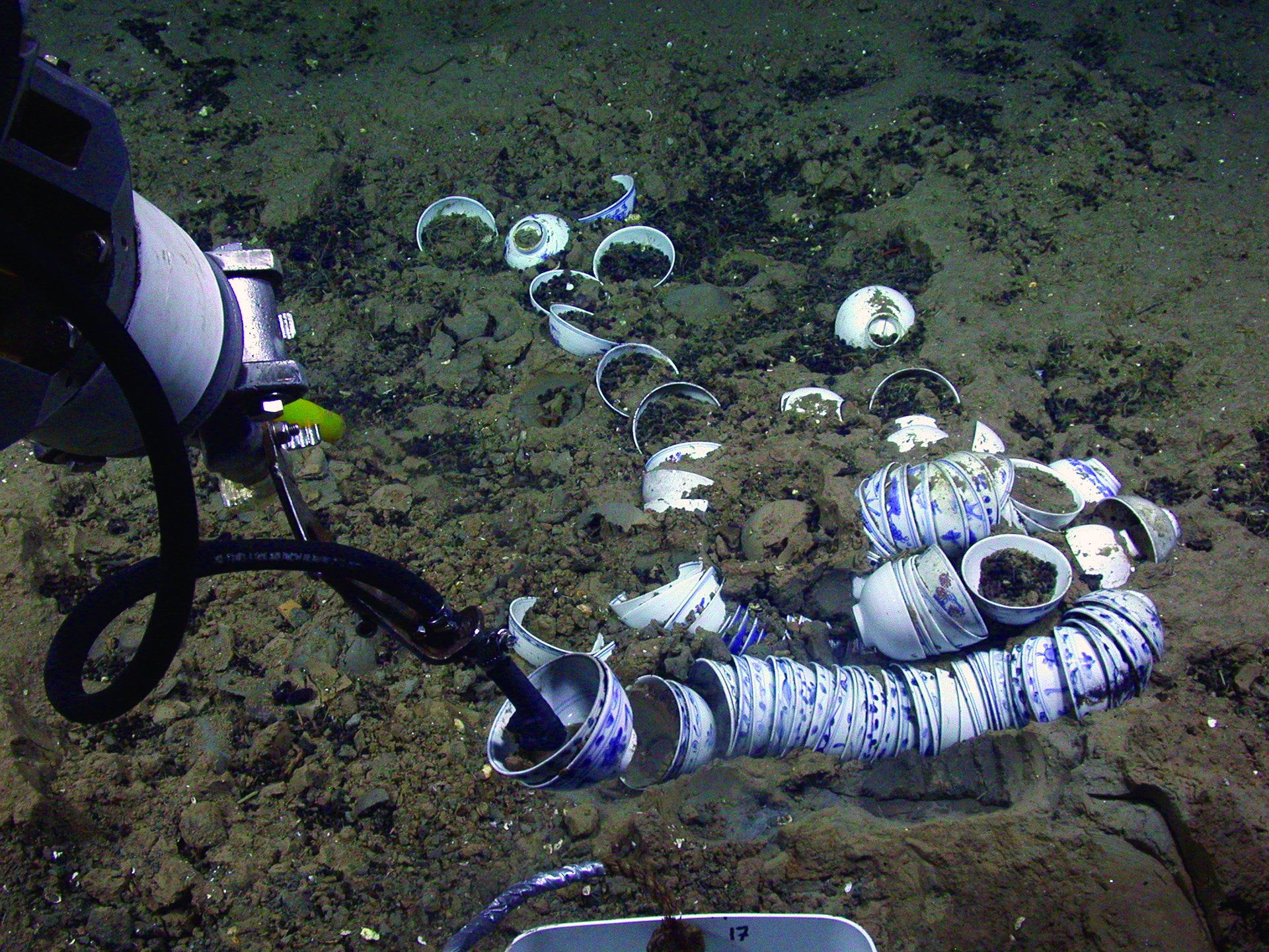 Chinese porcelain on the seabed during documented recovery